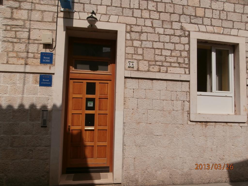 Guest House Klaudija Τρογκίρ Εξωτερικό φωτογραφία